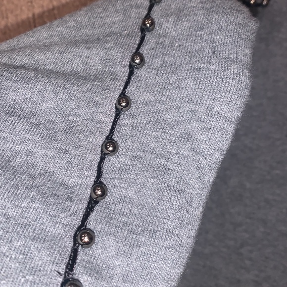 Joe’s collection boat neck cut sweater. Thin soft nice stitching around the neck - Picture 3 of 3